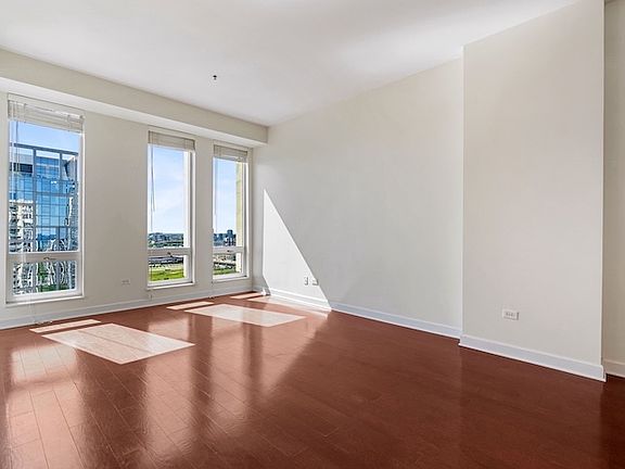 5th image of 1400 S Michigan Ave APT 2512