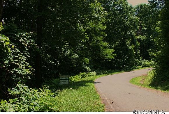 1st image of 7 Wood Haven Ln
