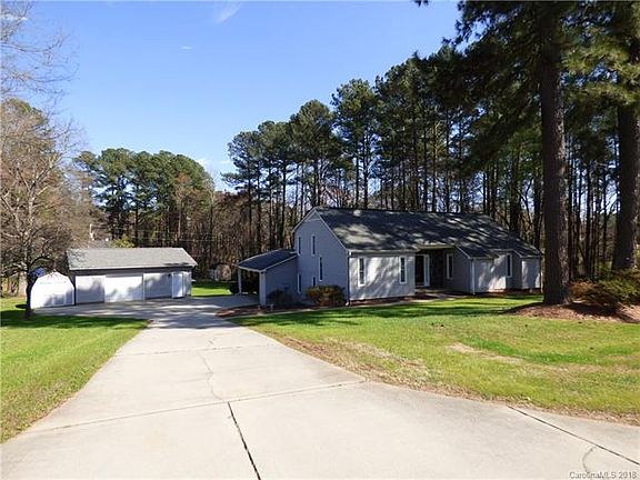 3rd image of 1743 Blue Bird Ln