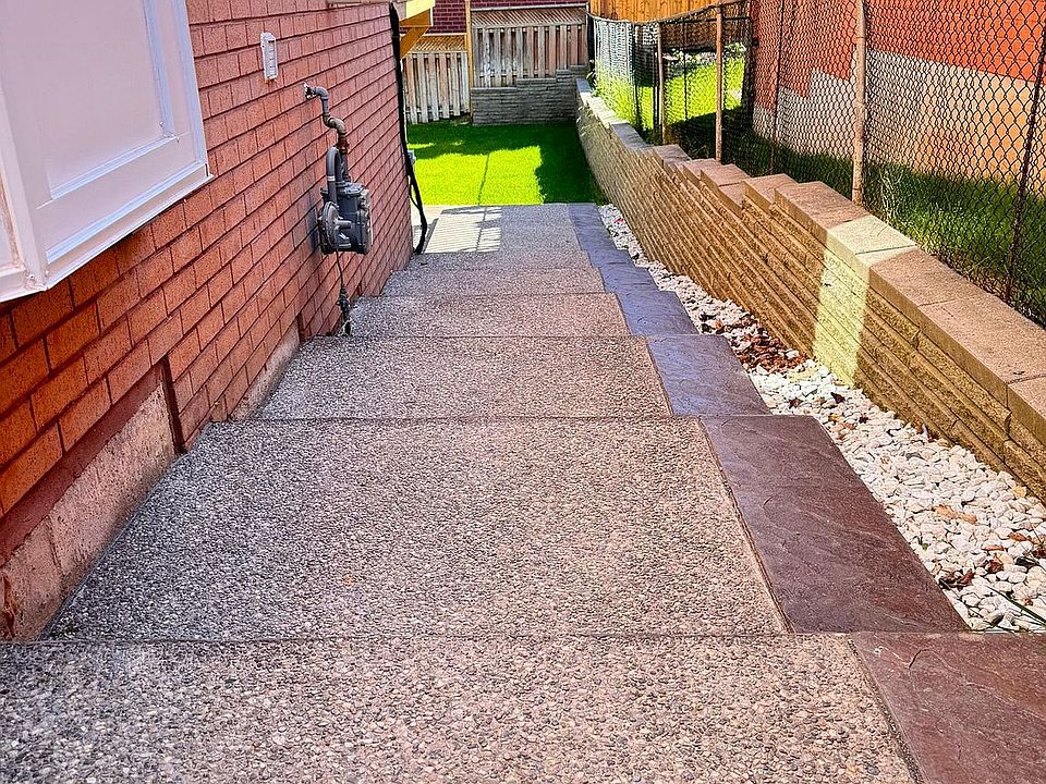 1st image of 4 Gollop Cres