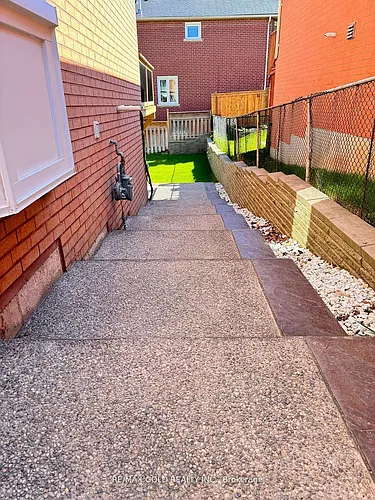 4 Gollop Cres Photo 1