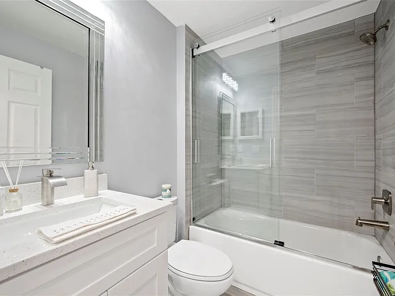 2098 Como St — Photo 23