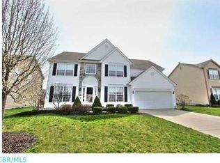 7973 Crescent Dr, Lewis Center, OH 43035