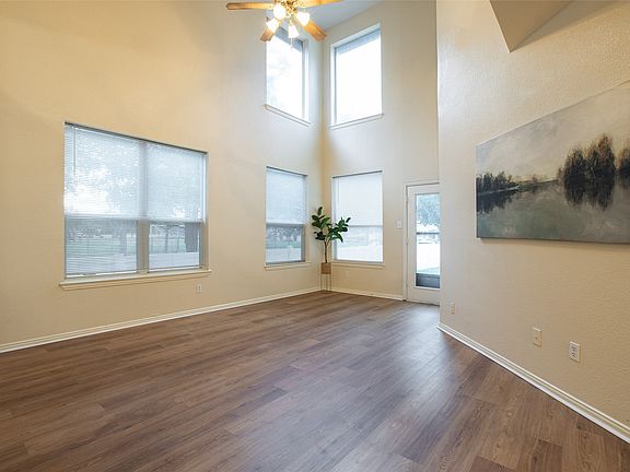 4th image of 10201 Franklin Dr