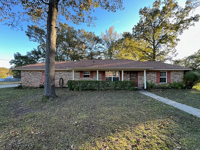 1016 Creekwood Ln