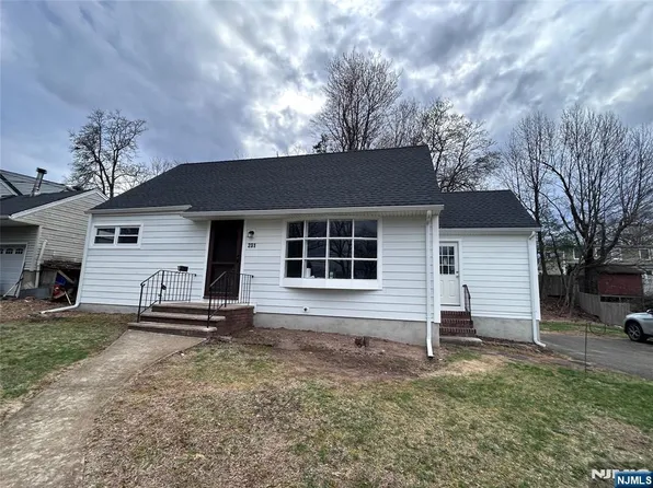 231 Spruce St, Midland Park, NJ 07432