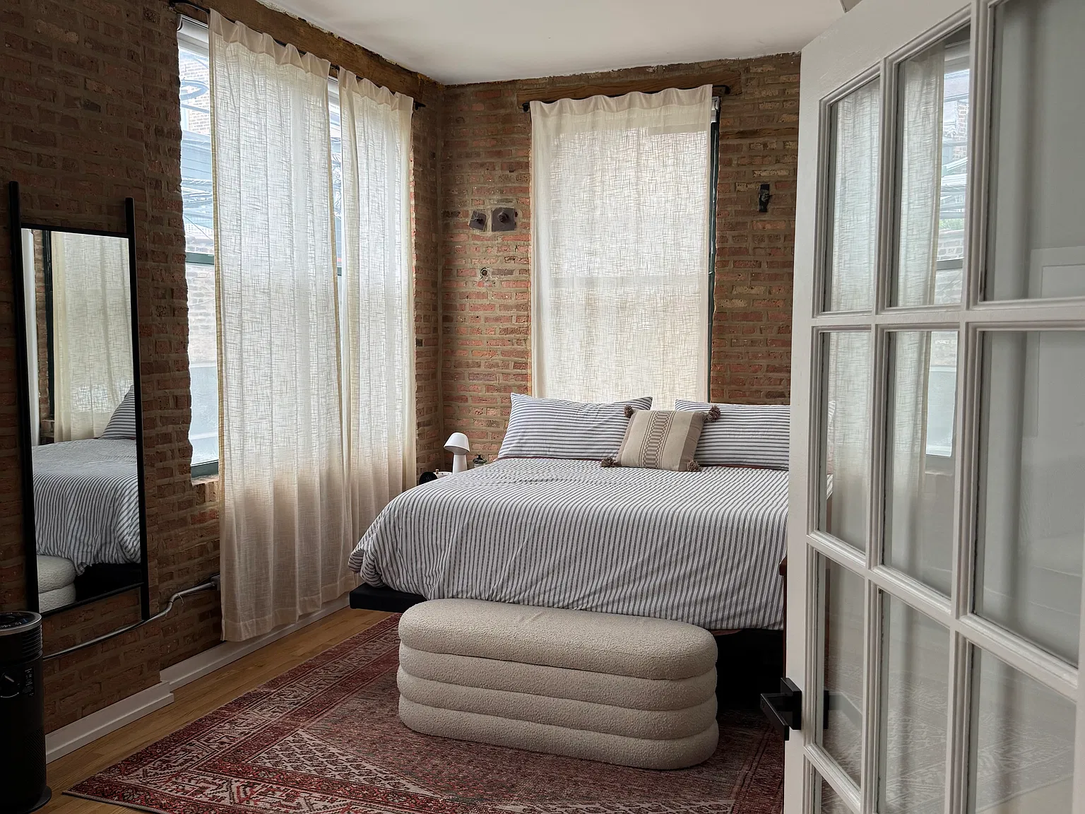 1546 W Cortez St — Photo 2