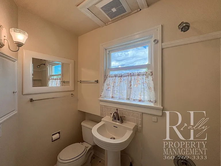1540 N Callow Ave #C — Photo 15