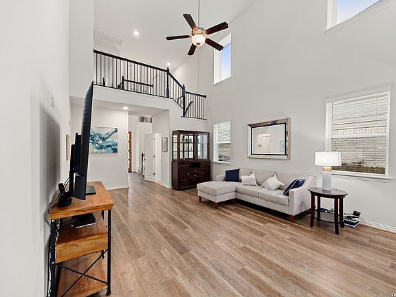 5th image of 2055 COWAN DR