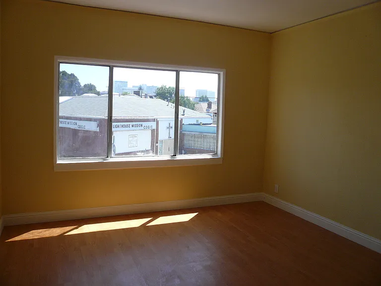 2345 Market St — Photo 2