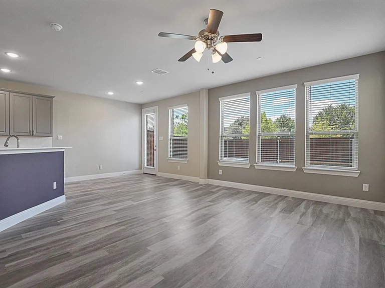 3032 Galveston St — Photo 7
