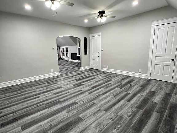 3rd image of 3042 Calwagner Ave