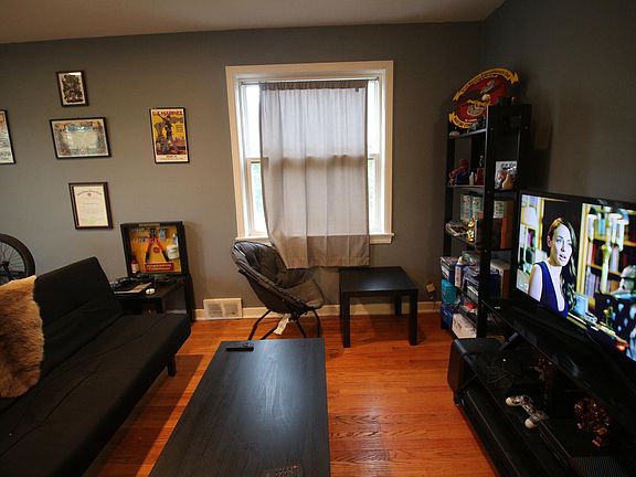 3rd image of 5224 N Virginia Ave Floor 2