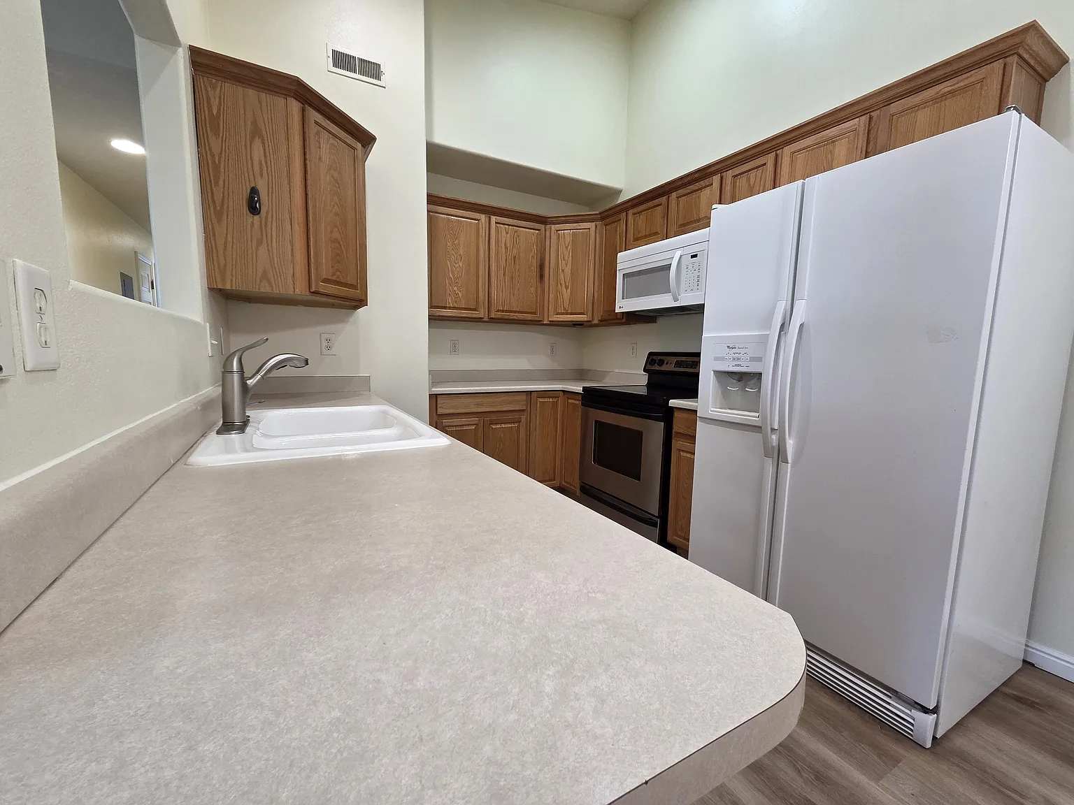 3 bed, 1250 sqft, $1,800 — Photo 4