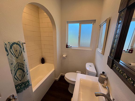 5th image of 6051 Gaviota Ave