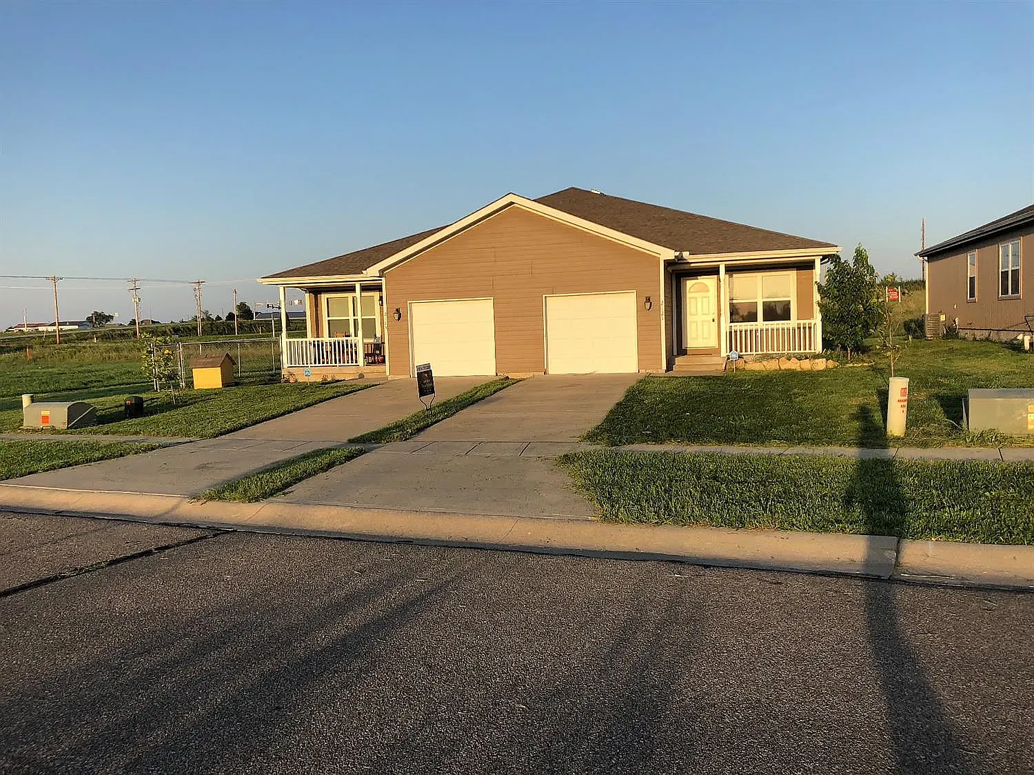 3 bed, 1300 sqft, $1,500 — Photo 1