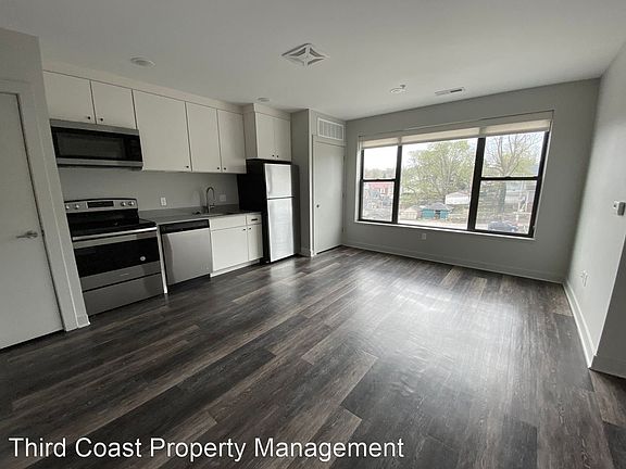 2nd image of 637 Michigan St NE #209