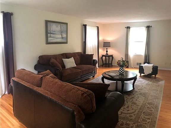 4th image of 15 Hilltop Dr