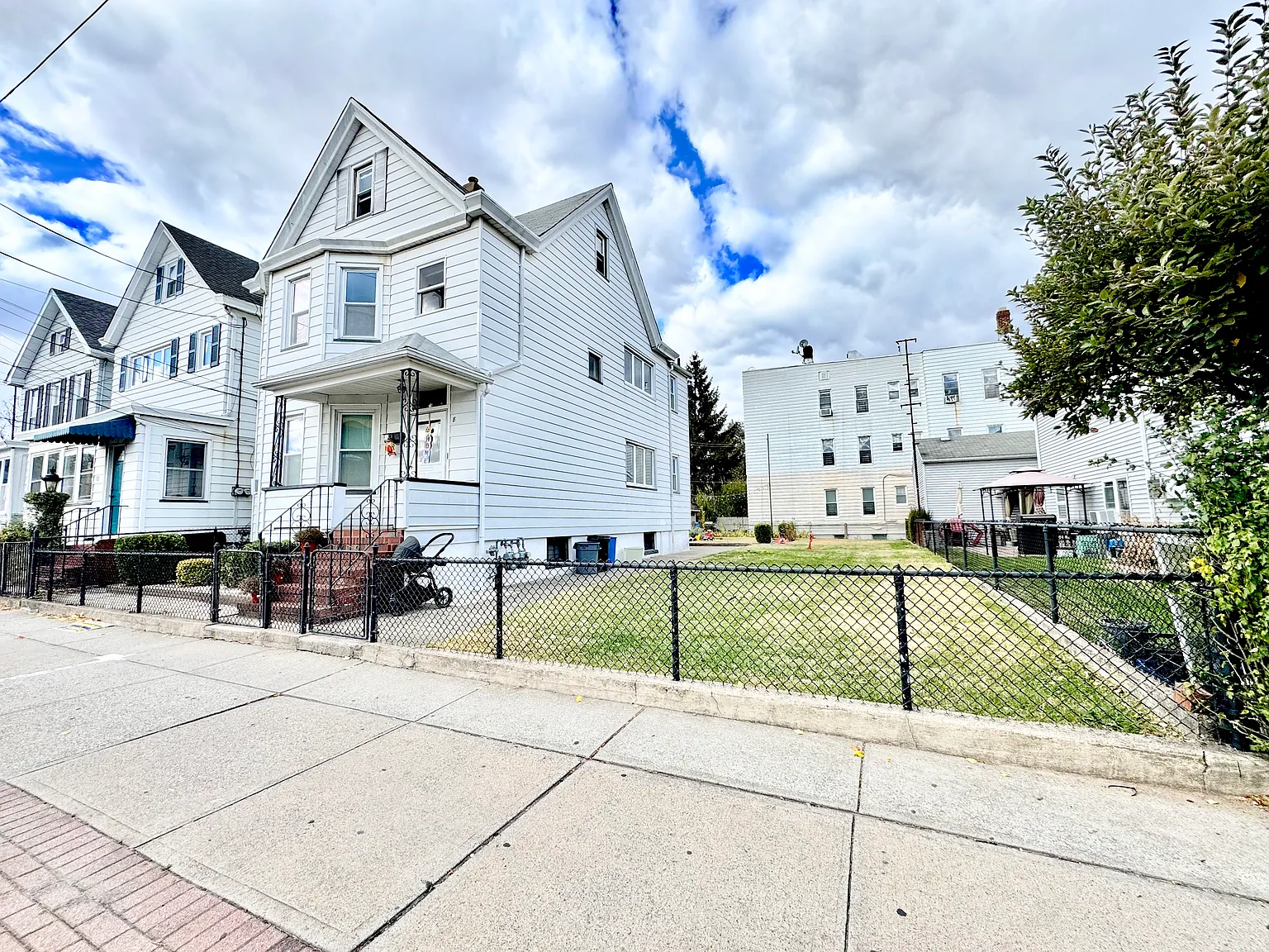 3 bed, $2,600 — Photo 1