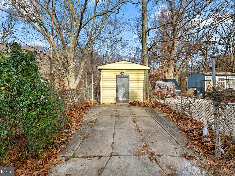 1451 W End Dr — Photo 33