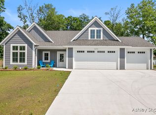 1471 Maplewood Dr #2, Jenison, MI 49428