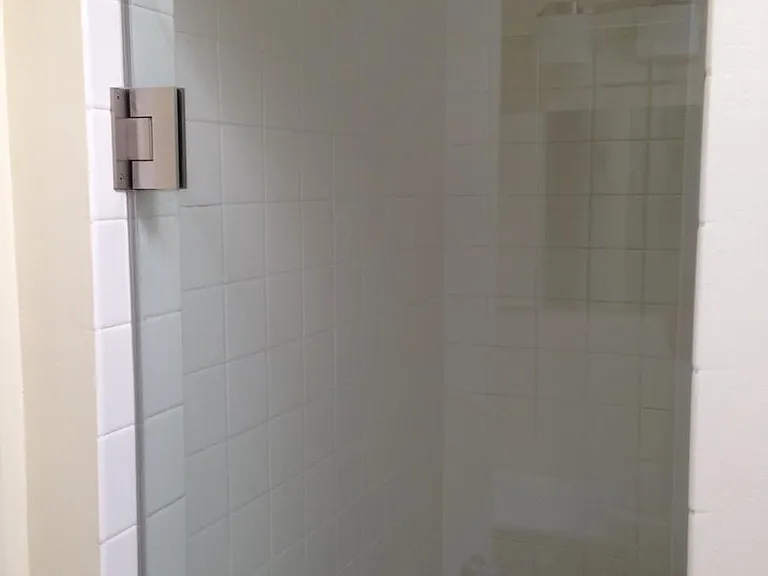 546 N Flores St #6 — Photo 15