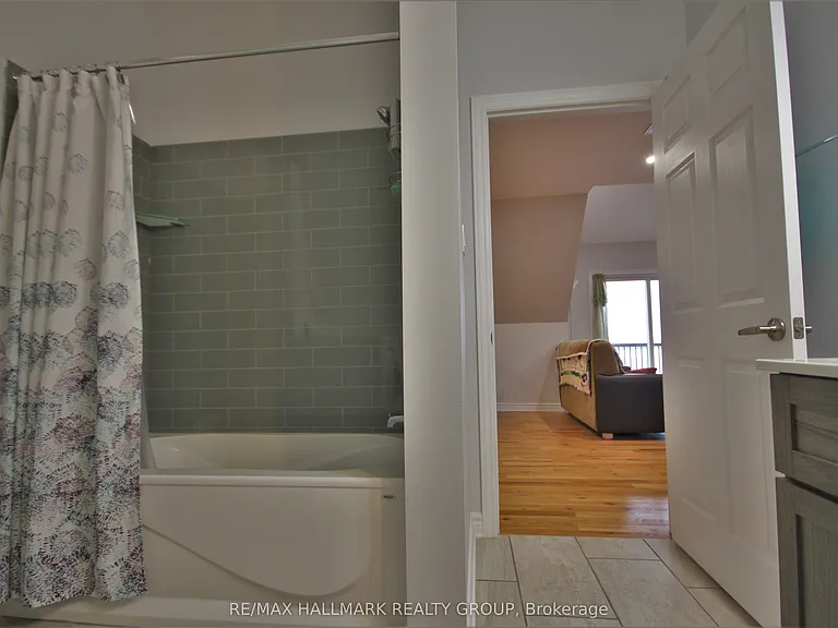 768 Usborne St #7 — Photo 20