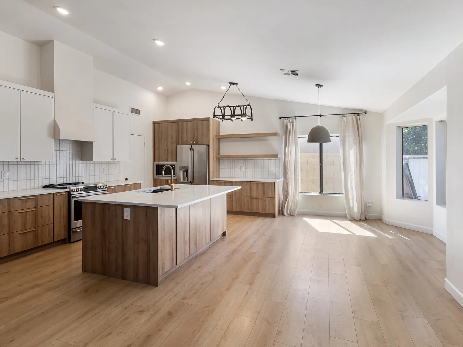 3 bed, 1472 sqft, $3,300 — Photo 1