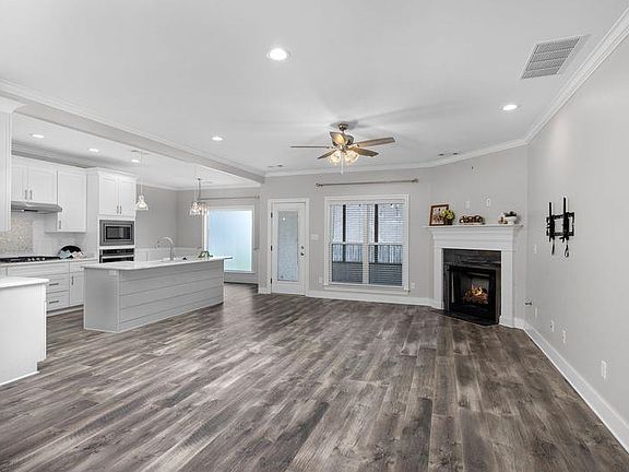 5th image of 304 Cotton Fall Dr