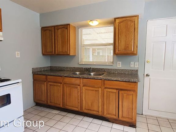 2nd image of 617 27th Ave S