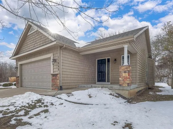 11060 Whispering Ln, Kansas City, KS 66109