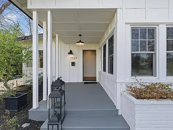 2 bed, 2.5 bath, 1325 sqft, $5,995 — Photo 2