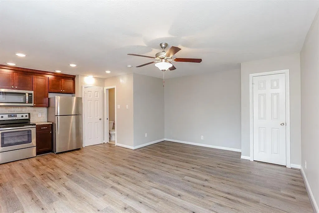 808 1/2 W Main St — Photo 2