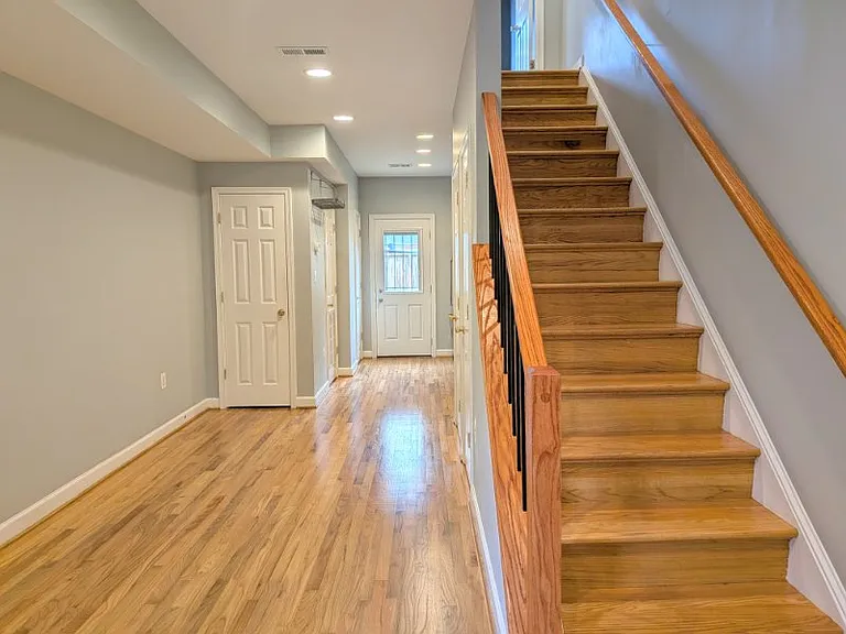 1514 Constitution Ave NE — Photo 7