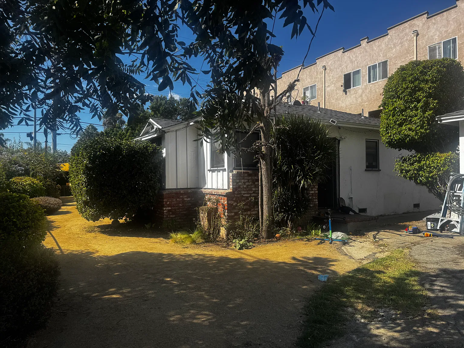 Woodley Ave, Van Nuys — Photo 1