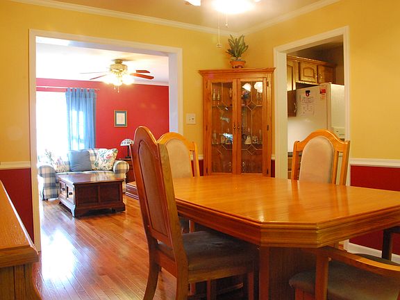 Dining room (11'0" x 13'1")