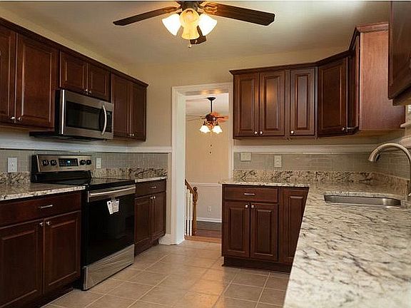 2nd image of 813 Henderson Dr