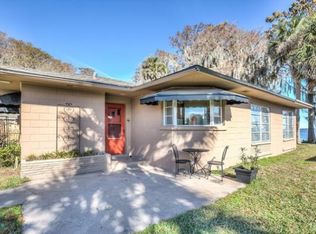 12131 Lakeside Ln, Tavares, FL 32778