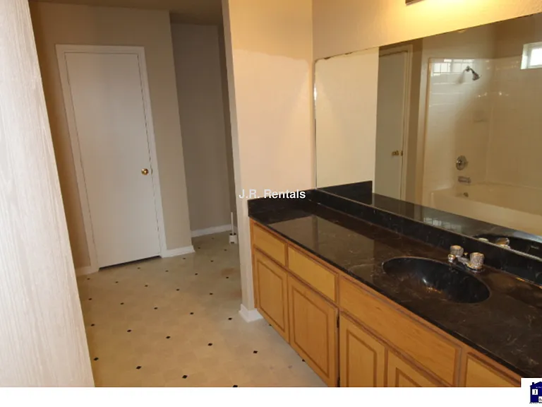 4601 Lloyd Dr — Photo 13