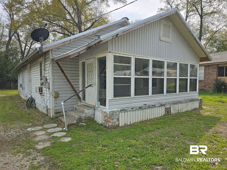 1st image of 206 E Granberry St