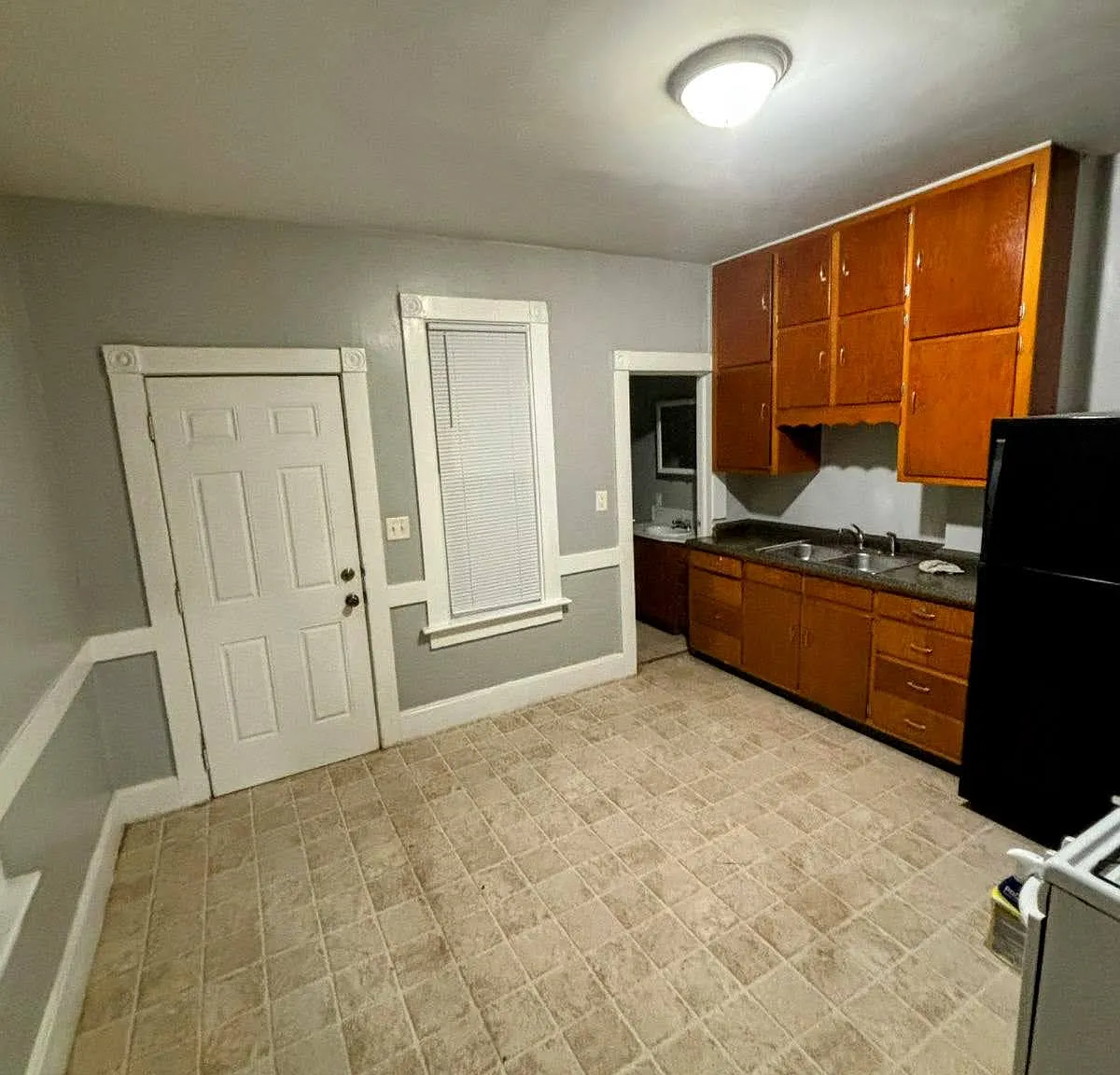 3 bed, 1058 sqft, $1,200 — Photo 3