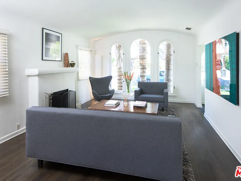 8842 Dorrington Ave — Photo 3