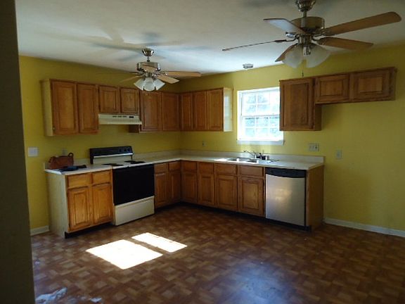 3rd image of 421 Elm Street Hts
