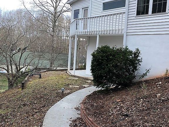 2nd image of 457 Oakmont Dr