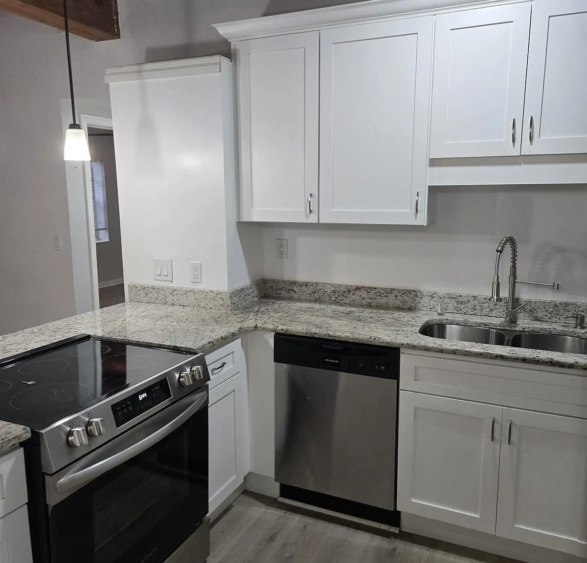 2 bed, 1.0 bath, 800 sqft, $1,900 — Photo 4