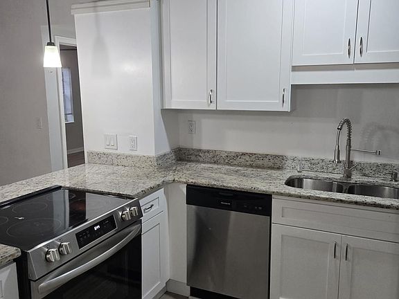 4th image of 200 Albert Ave