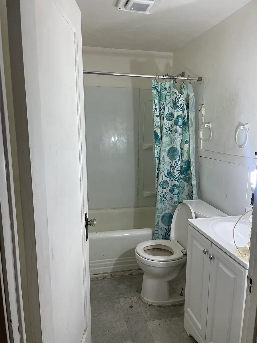 Building Photo - 907 Monroe St #2