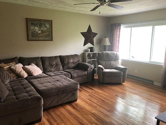 3rd image of 1419 Resthaven Dr
