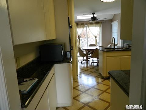 4th image of 10 Shelley Dr