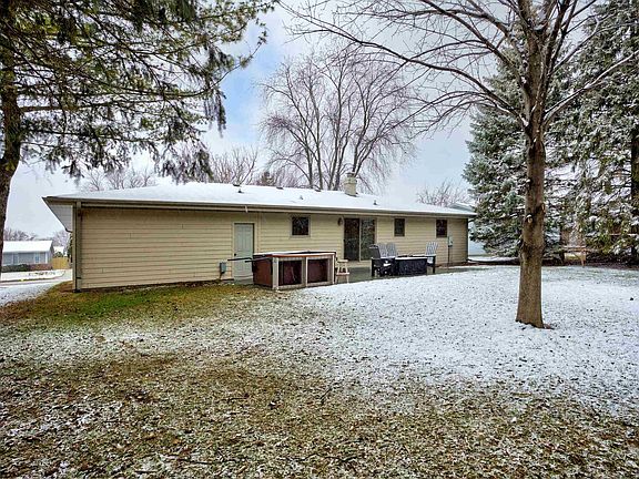 5th image of 1326 Green Acres Ln